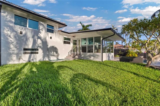 2141 NE 18th Ave, Wilton Manors, FL 33305