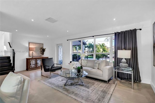 2141 NE 18th Ave, Wilton Manors, FL 33305