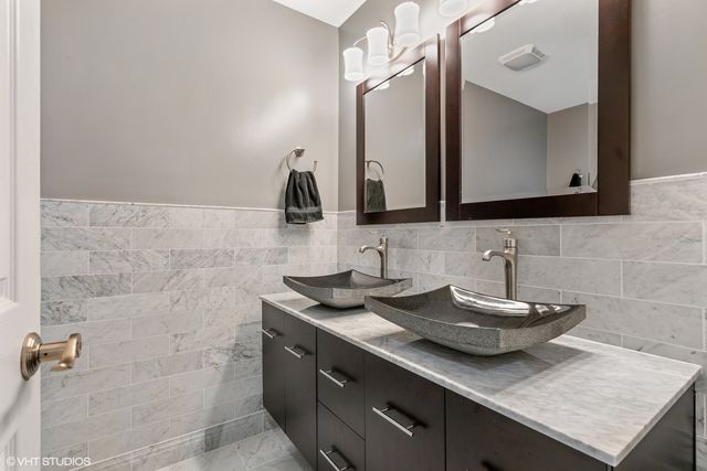 1330 N La Salle Drive 306, Chicago, IL 60610