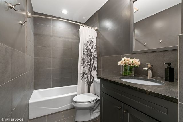 1330 N La Salle Drive 306, Chicago, IL 60610