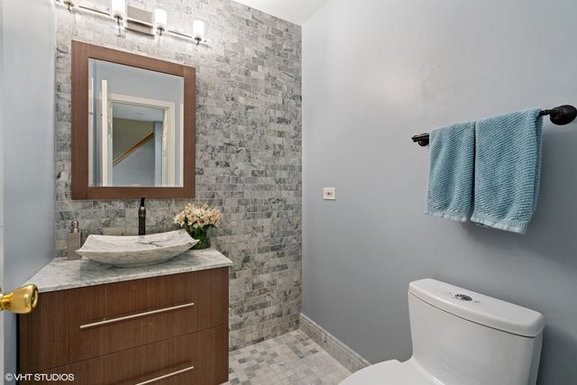 1330 N La Salle Drive 306, Chicago, IL 60610