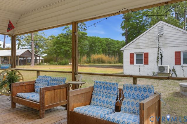 8400 Hicks Island Rd, Lanexa, VA 23089