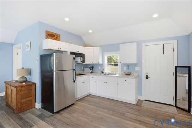 8400 Hicks Island Rd, Lanexa, VA 23089