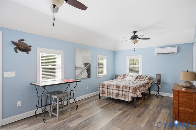 8400 Hicks Island Rd, Lanexa, VA 23089