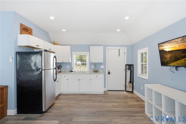 8400 Hicks Island Rd, Lanexa, VA 23089