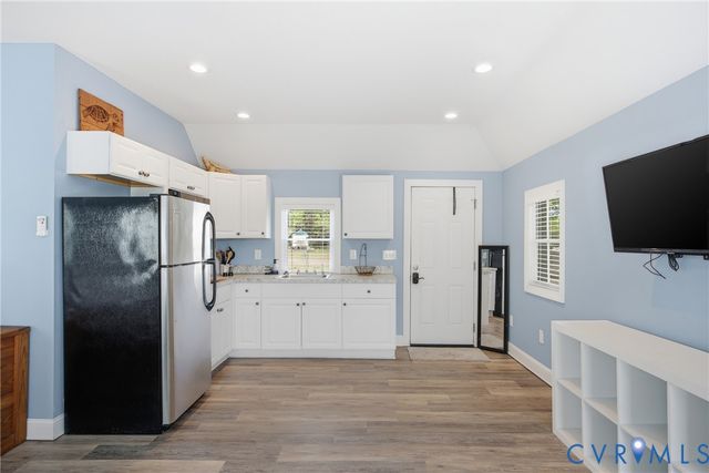 8400 Hicks Island Rd, Lanexa, VA 23089