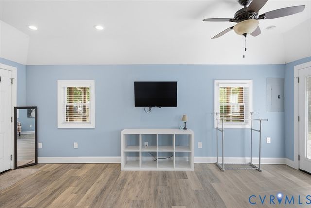 8400 Hicks Island Rd, Lanexa, VA 23089