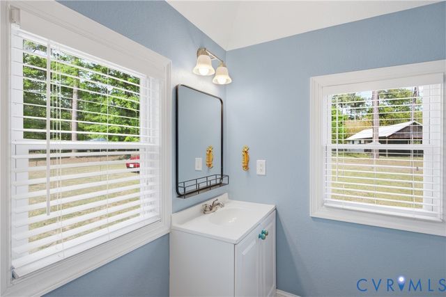 8400 Hicks Island Rd, Lanexa, VA 23089