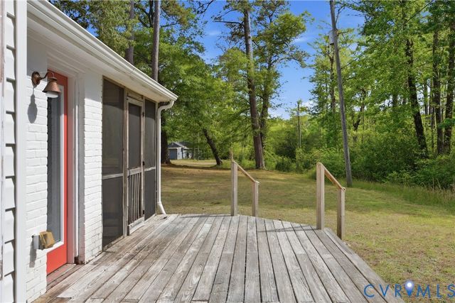 8400 Hicks Island Rd, Lanexa, VA 23089