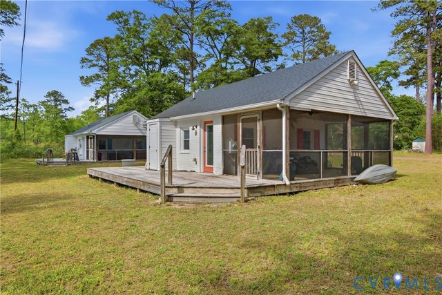 8400 Hicks Island Rd, Lanexa, VA 23089