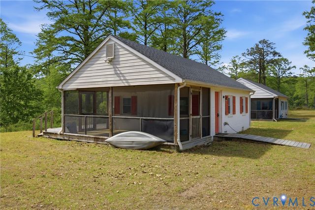 8400 Hicks Island Rd, Lanexa, VA 23089