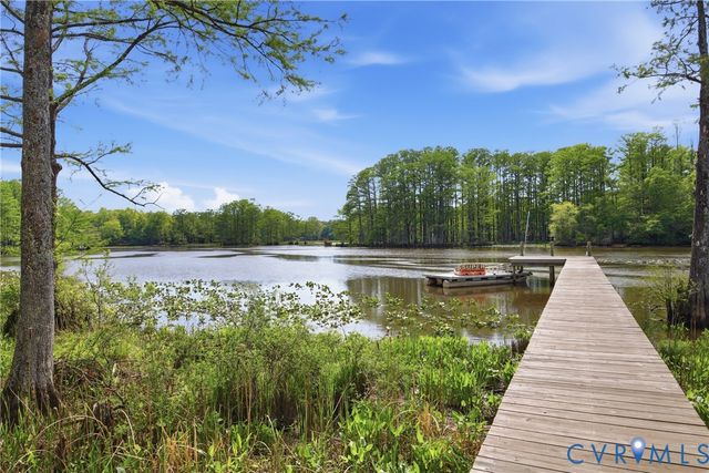 8400 Hicks Island Rd, Lanexa, VA 23089