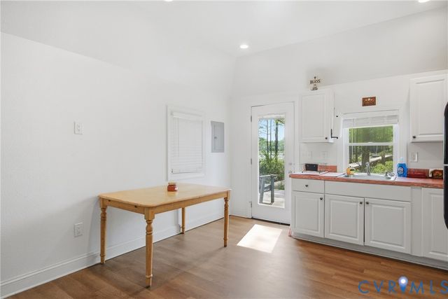 8400 Hicks Island Rd, Lanexa, VA 23089