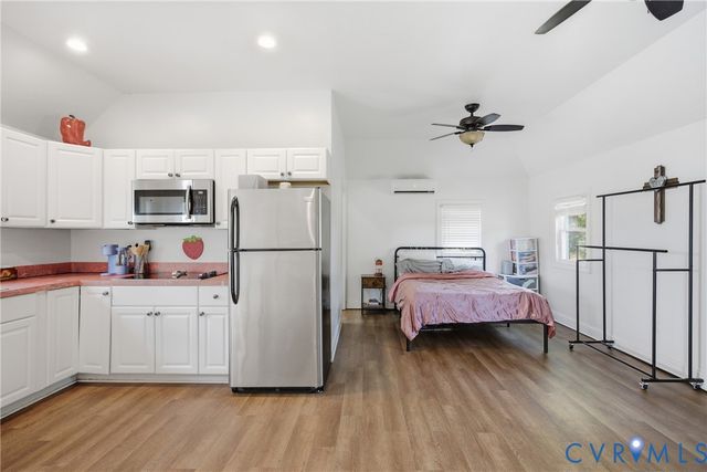 8400 Hicks Island Rd, Lanexa, VA 23089