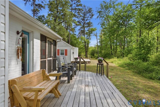 8400 Hicks Island Rd, Lanexa, VA 23089