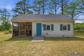 8400 Hicks Island Rd, Lanexa, VA 23089