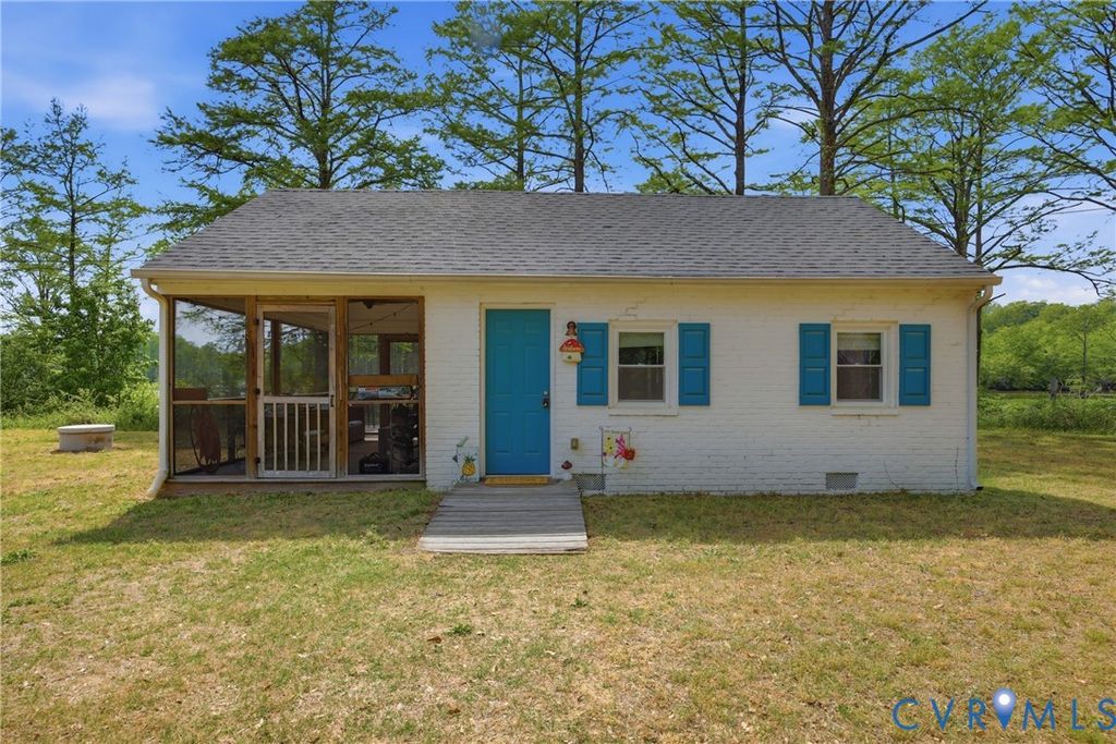 8400 Hicks Island Rd, Lanexa, VA 23089