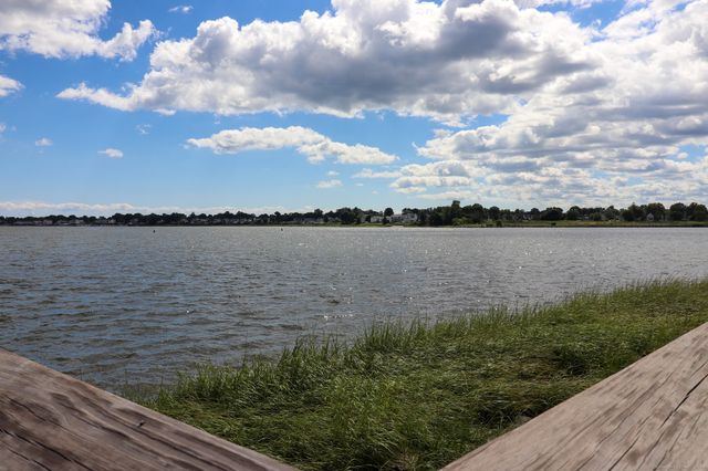 300 Harbour Close R, New Haven, CT 06519