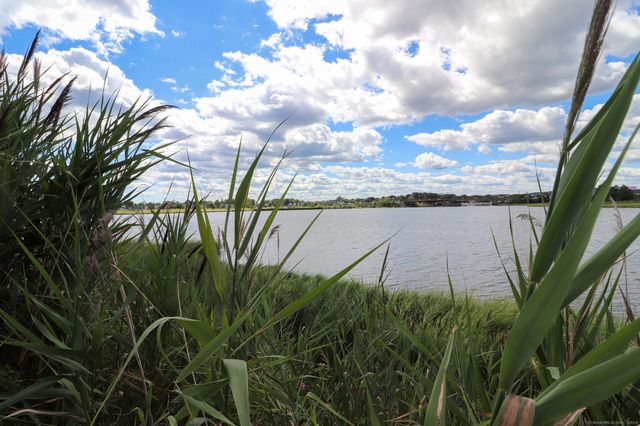 300 Harbour Close R, New Haven, CT 06519