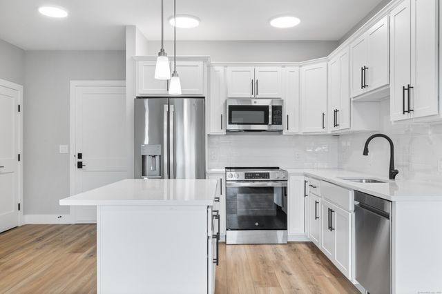 300 Harbour Close R, New Haven, CT 06519