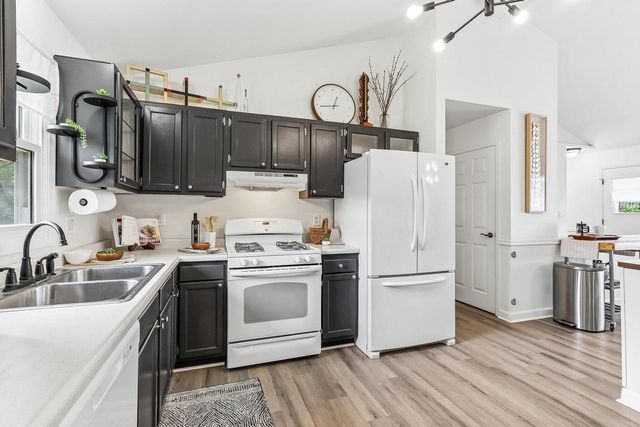 W136S6953 Hale Park DRIVE, Muskego, WI 53150