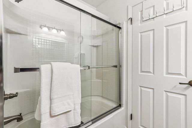 W136S6953 Hale Park DRIVE, Muskego, WI 53150