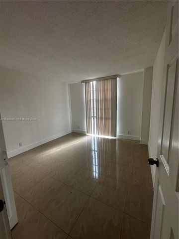 3475 N Country Club Dr 315, Aventura, FL 33180