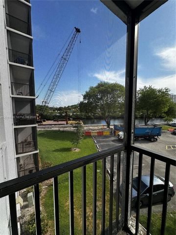 3475 N Country Club Dr 315, Aventura, FL 33180