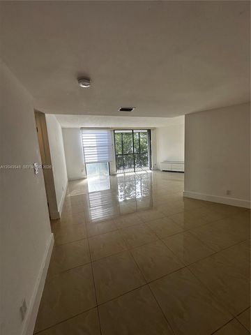 3475 N Country Club Dr 315, Aventura, FL 33180