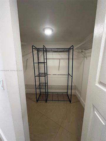 3475 N Country Club Dr 315, Aventura, FL 33180