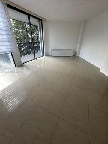 3475 N Country Club Dr 315, Aventura, FL 33180