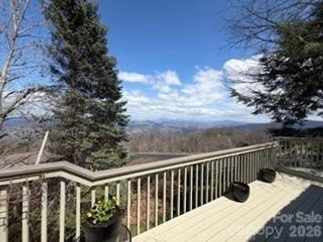 19 Lookout Loop, Burnsville, NC 28714