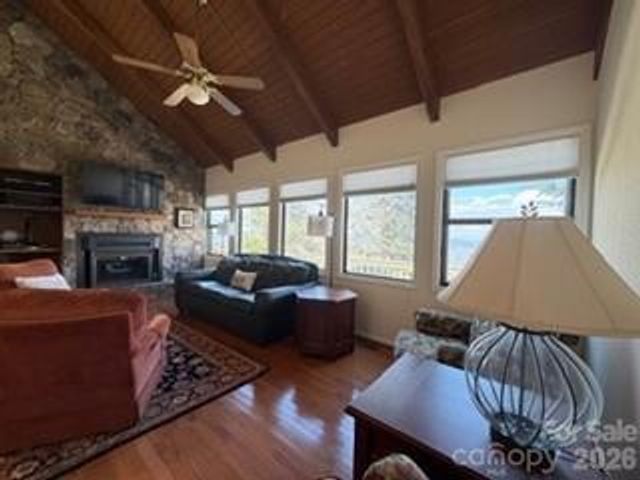 19 Lookout Loop, Burnsville, NC 28714