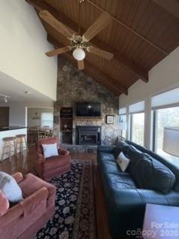 19 Lookout Loop, Burnsville, NC 28714