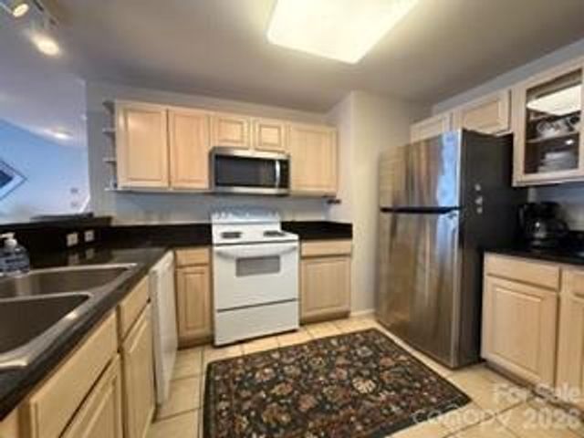 19 Lookout Loop, Burnsville, NC 28714