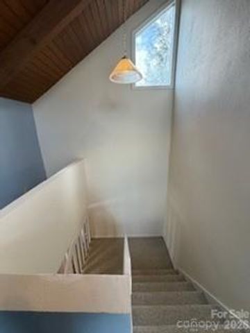 19 Lookout Loop, Burnsville, NC 28714