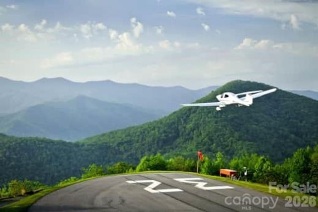 19 Lookout Loop, Burnsville, NC 28714