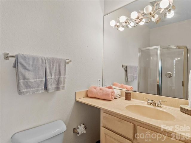 19 Lookout Loop, Burnsville, NC 28714