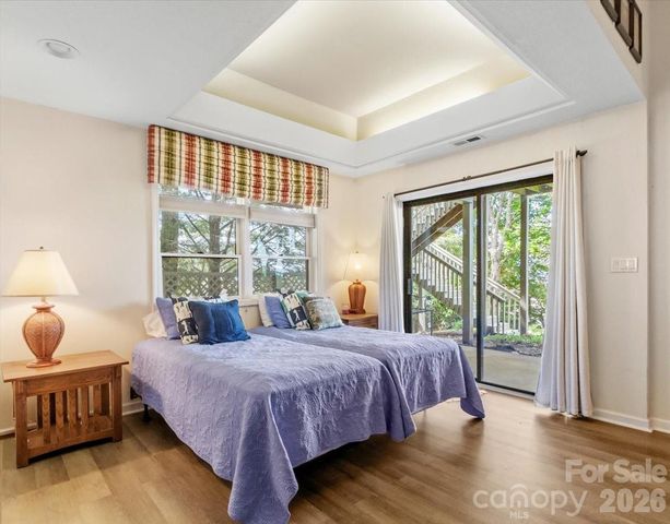 19 Lookout Loop, Burnsville, NC 28714