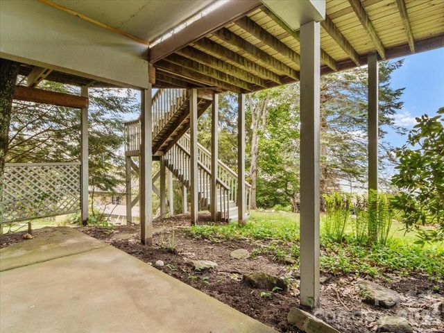 19 Lookout Loop, Burnsville, NC 28714