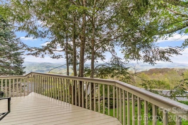 19 Lookout Loop, Burnsville, NC 28714
