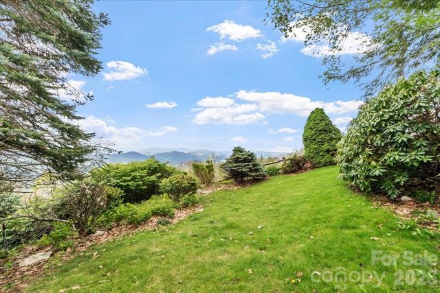 19 Lookout Loop, Burnsville, NC 28714