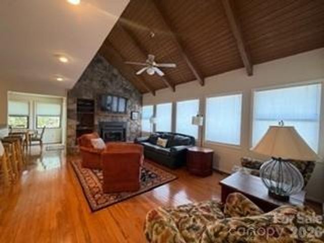 19 Lookout Loop, Burnsville, NC 28714