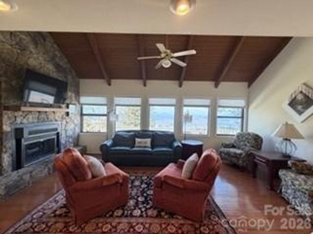 19 Lookout Loop, Burnsville, NC 28714