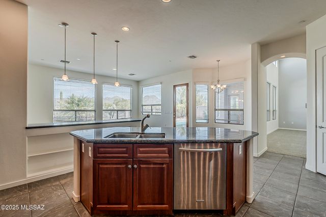 12373 N Fallen Shadows Drive, Marana, AZ 85658