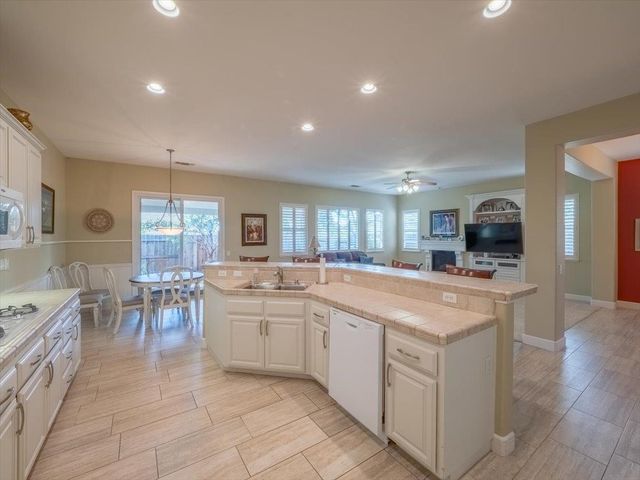 9216 Forestberry Way, El Dorado Hills, CA 95762