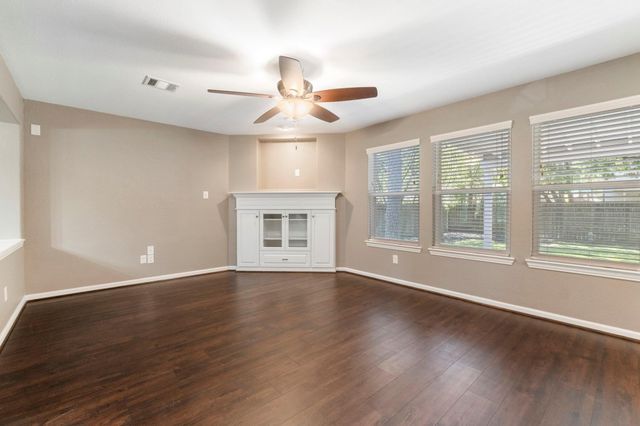 19 Shimmer Pond Place, The Woodlands, TX 77385