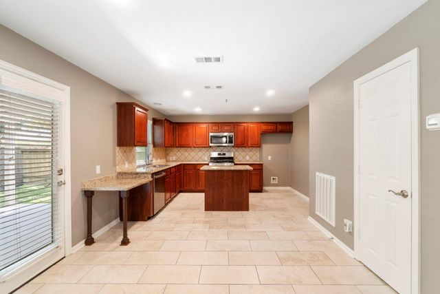19 Shimmer Pond Place, The Woodlands, TX 77385