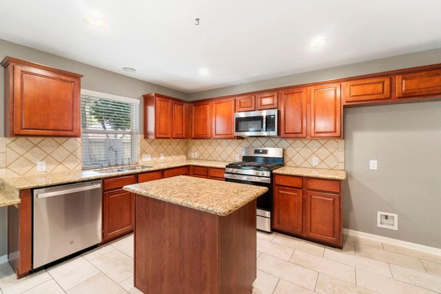 19 Shimmer Pond Place, The Woodlands, TX 77385