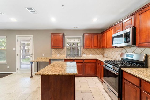 19 Shimmer Pond Place, The Woodlands, TX 77385